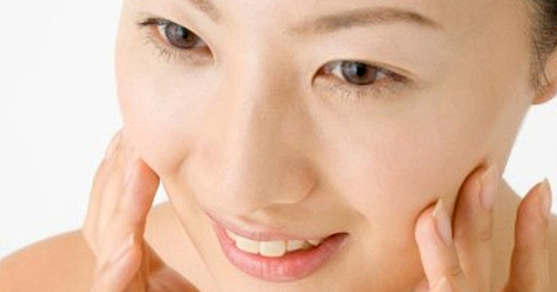 YOUR SKIN CARE GUIDE: TREATING ACNE AND BREAKOUTS